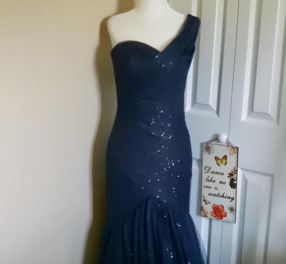 Monique Lhuillier Dresses & Skirts - Neiman Marcus Monique Lhuillier dress size 6